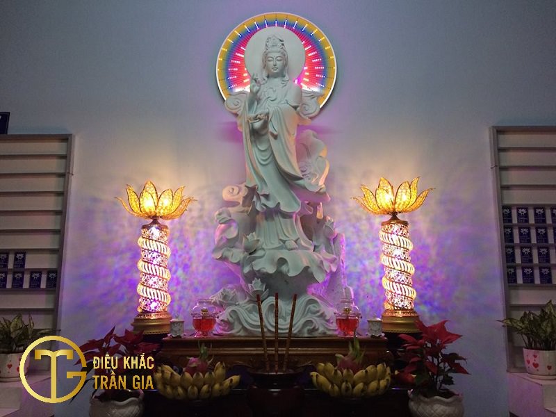 tuong phat ba quan the am bo tat dung dai sen bang nhua composite co so dieu khac tran gia