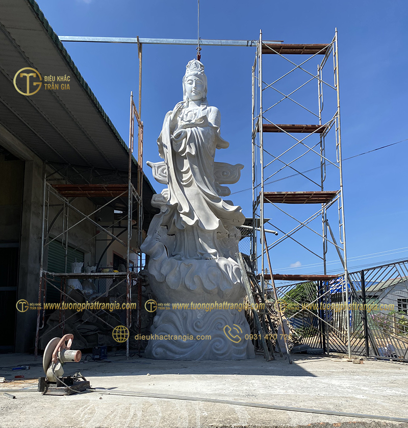 tuong phat bang xi mang 1