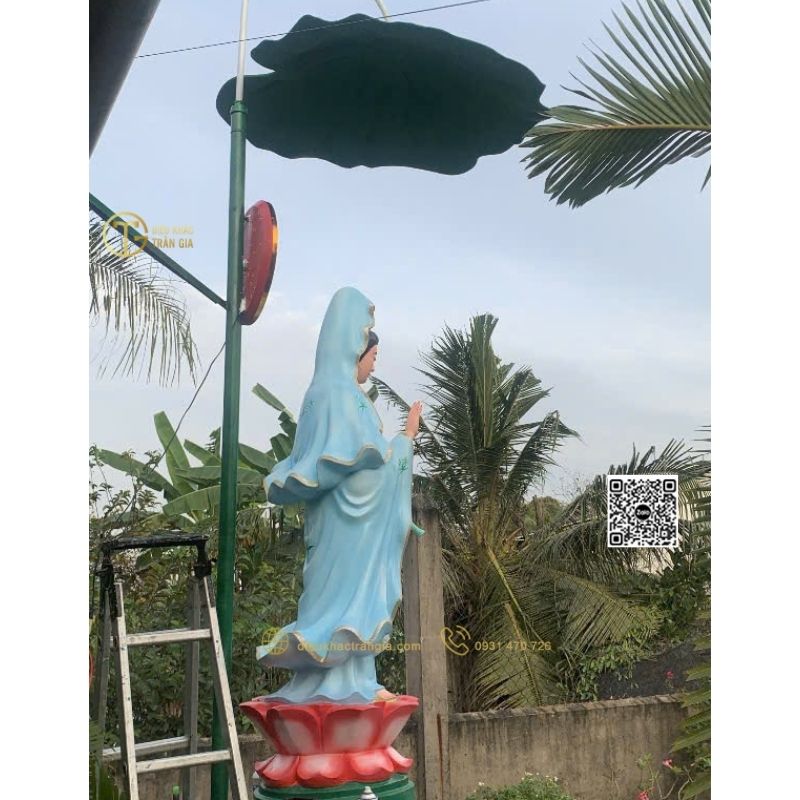 Đặc điểm của Lá Sen Nhựa Composite Cốt Thép 100cm