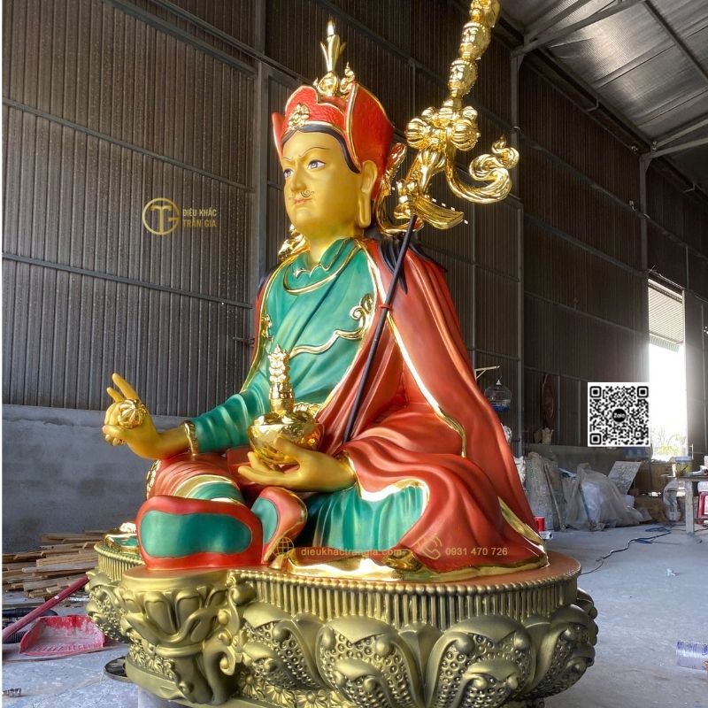Tượng Đức Liên Hoa Sanh