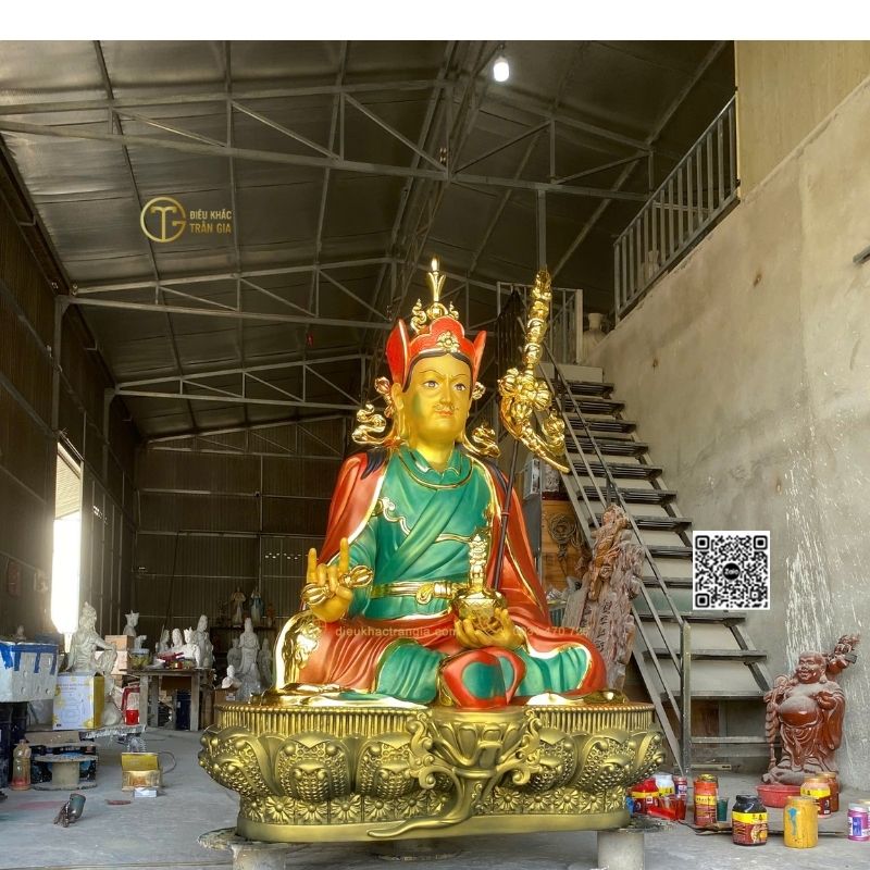 Tượng Đức Liên Hoa Sanh