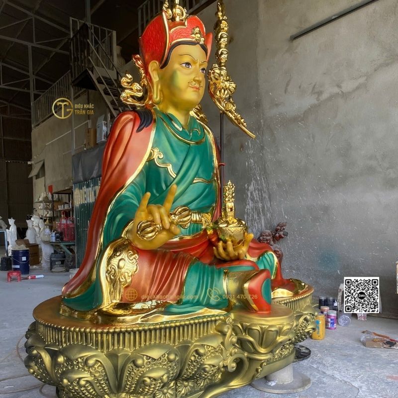 Tượng Đức Liên Hoa Sanh