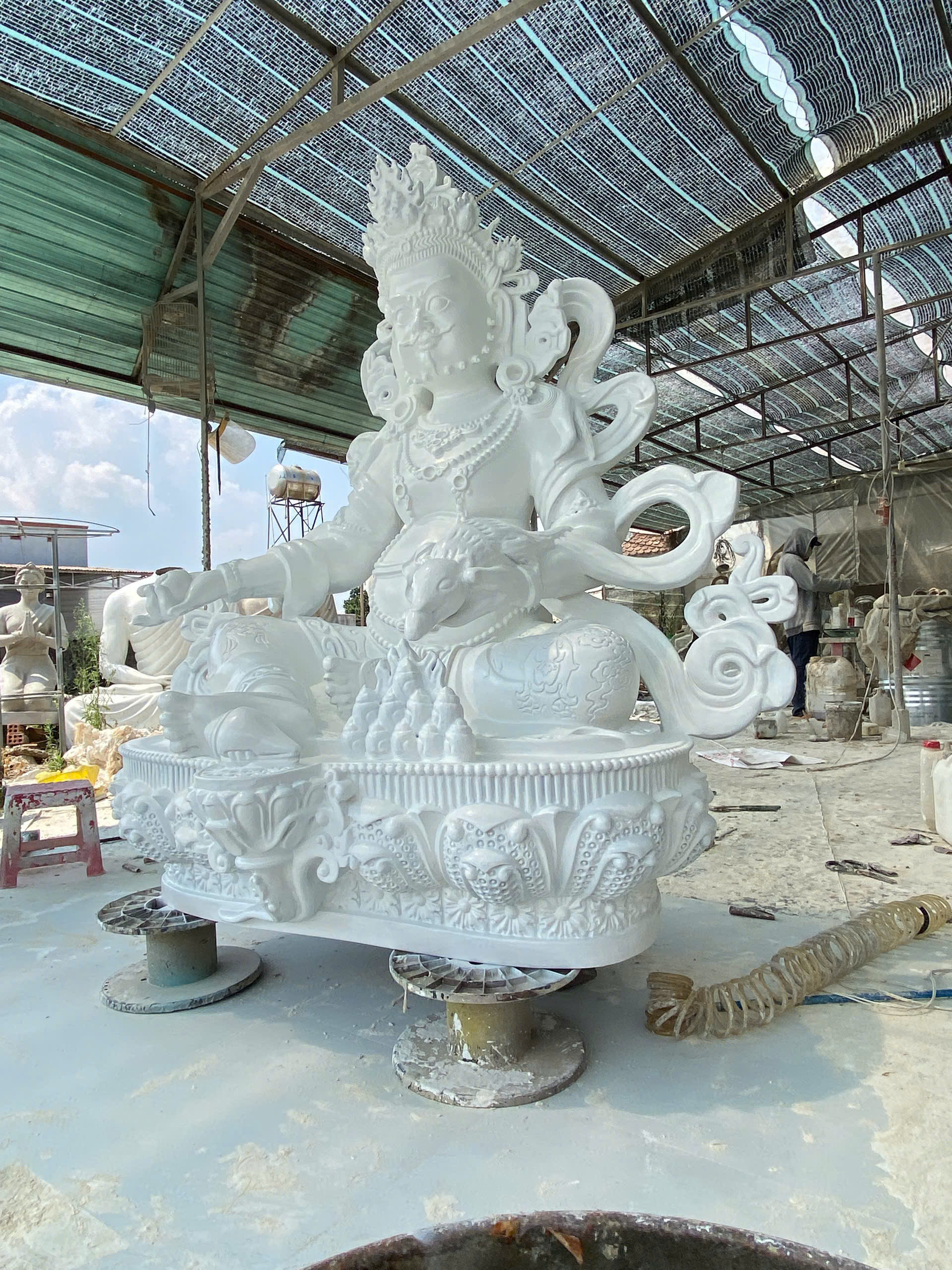 Tượng Thần Tài vàng